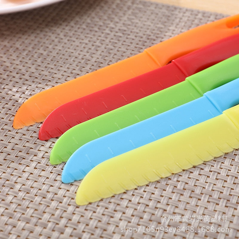 Sawtooth Cutter Plastic Fruit Knife for Safe Kids' Cooking