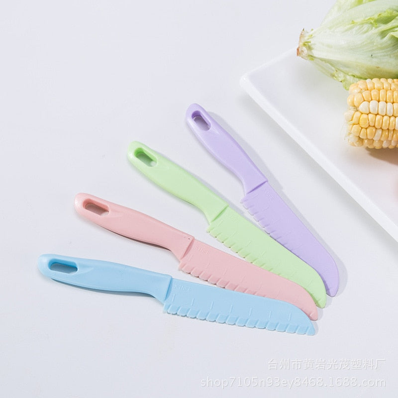 Sawtooth Cutter Plastic Fruit Knife for Safe Kids' Cooking