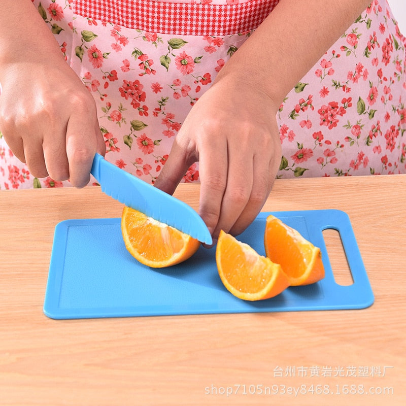 Sawtooth Cutter Plastic Fruit Knife for Safe Kids' Cooking
