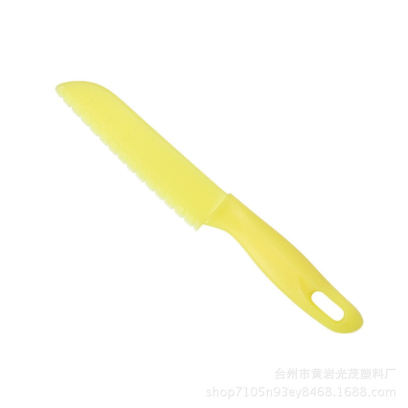 Sawtooth Cutter Plastic Fruit Knife for Safe Kids' Cooking