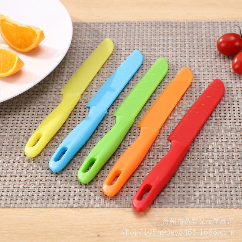 Sawtooth Cutter Plastic Fruit Knife for Safe Kids' Cooking