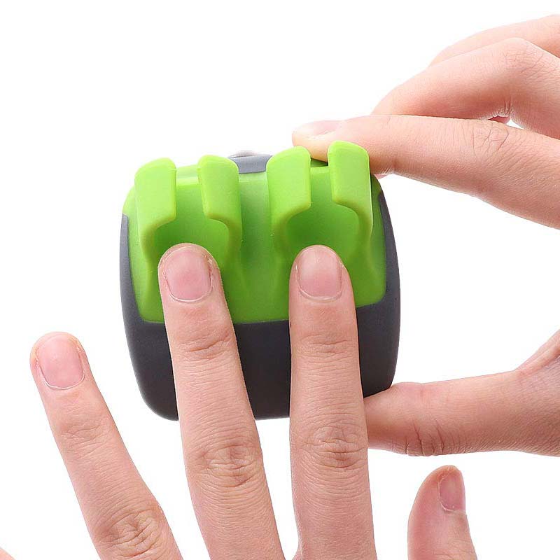 Palm Vegetable Hand Peeler - Swift and Handy Kitchen Tool